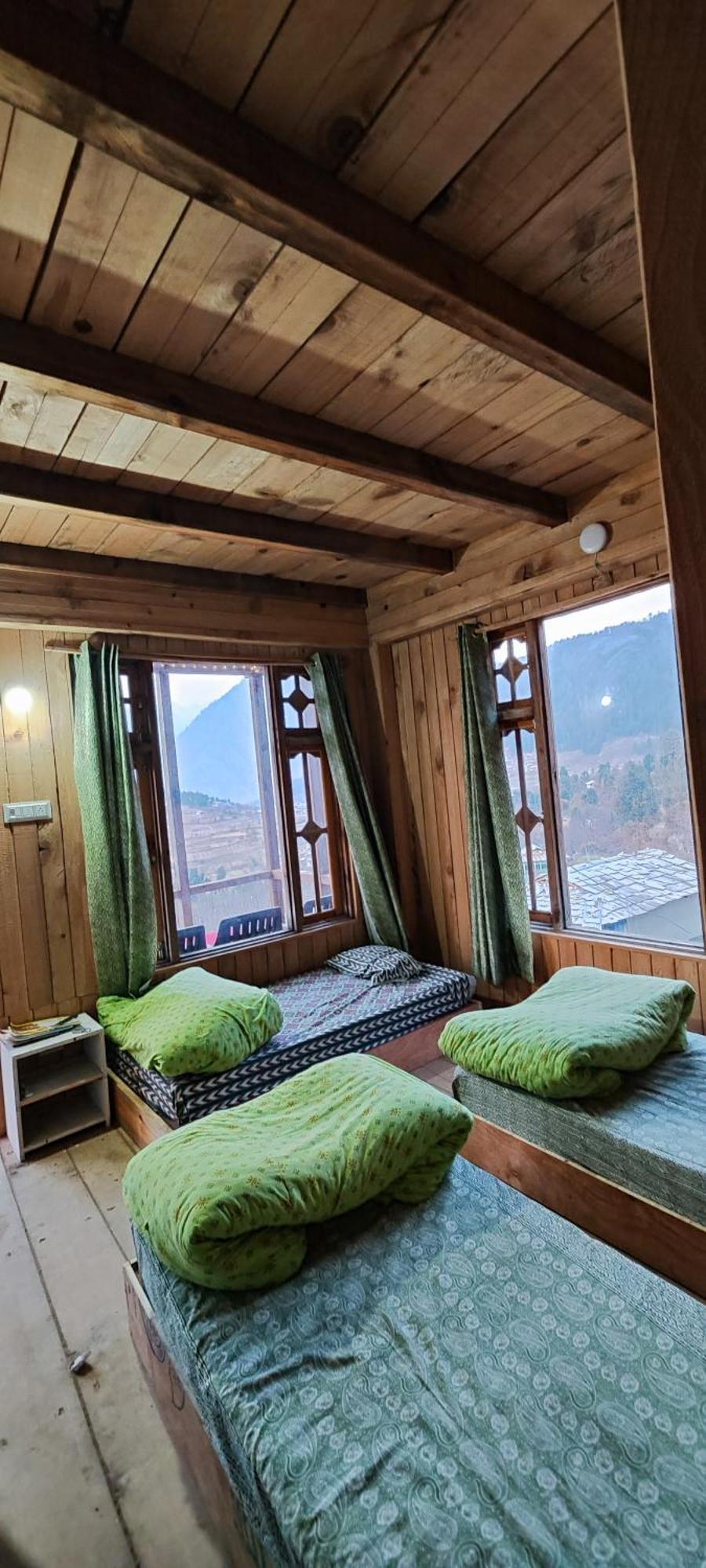 Sukun Hostel Sainj Экстерьер фото