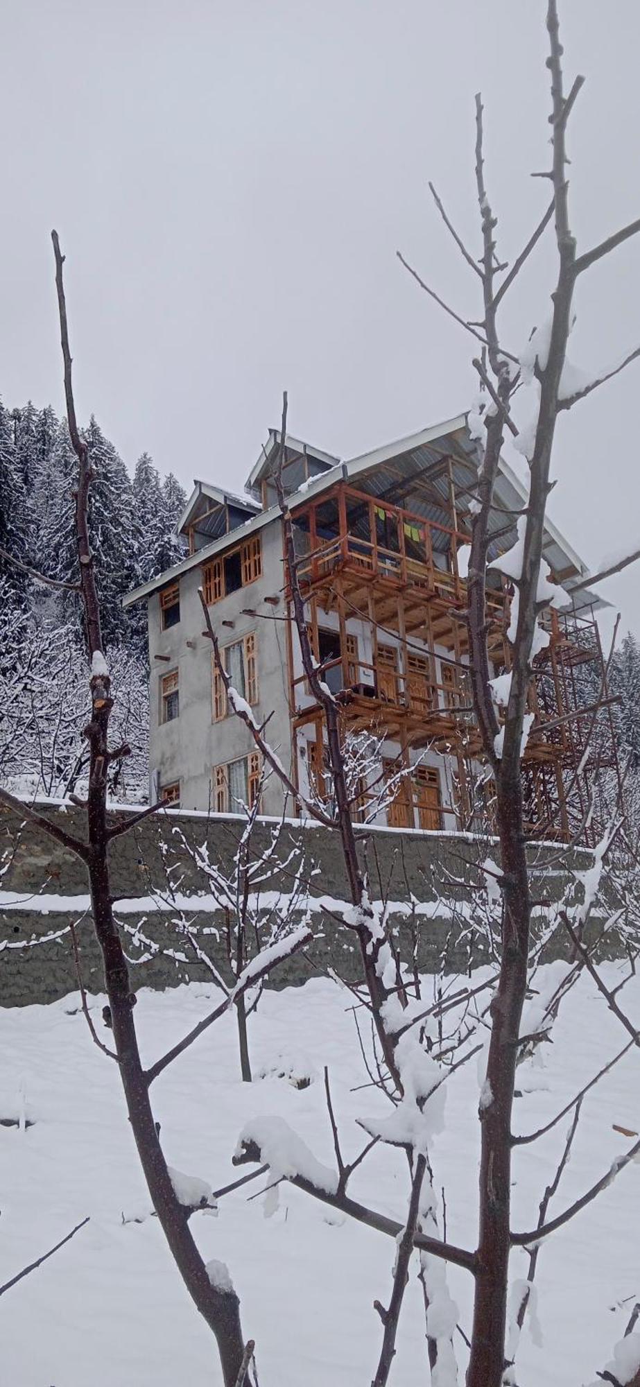 Sukun Hostel Sainj Экстерьер фото