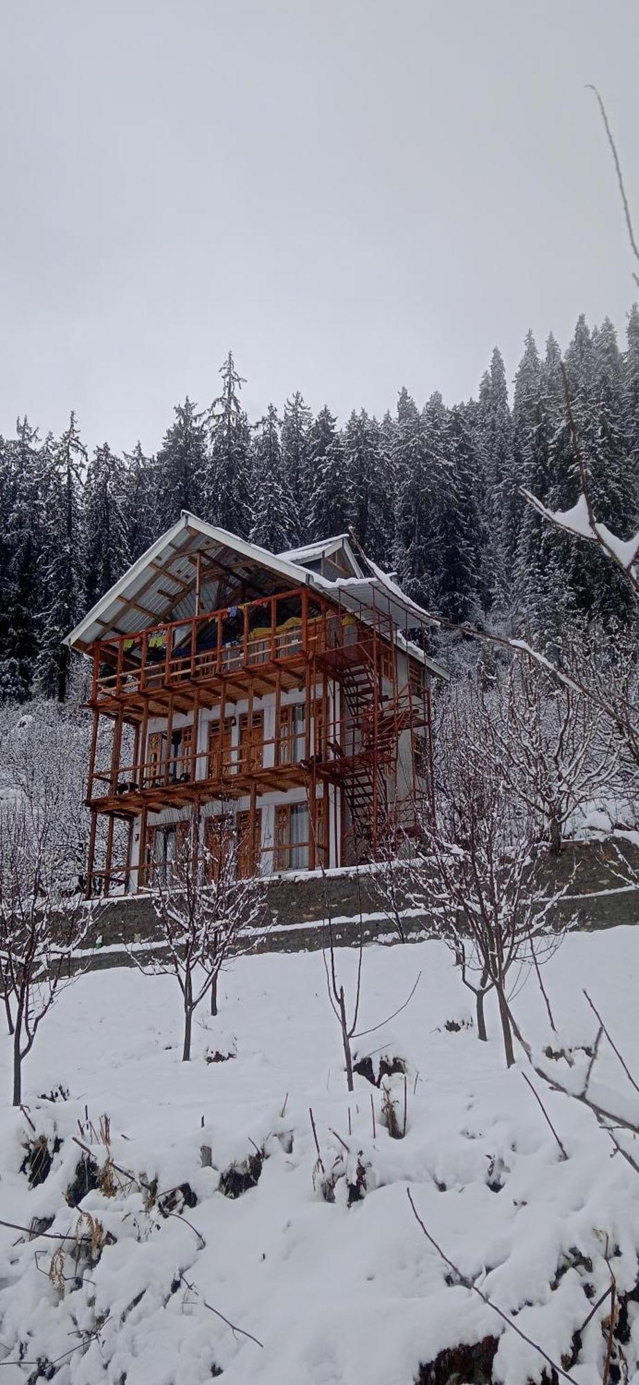 Sukun Hostel Sainj Экстерьер фото